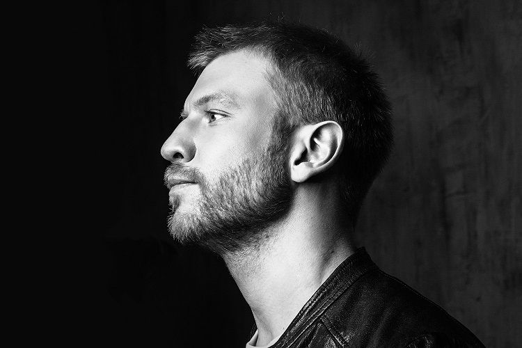 Популярний український співак влаштував концерт у центрі Москви: відеофакт