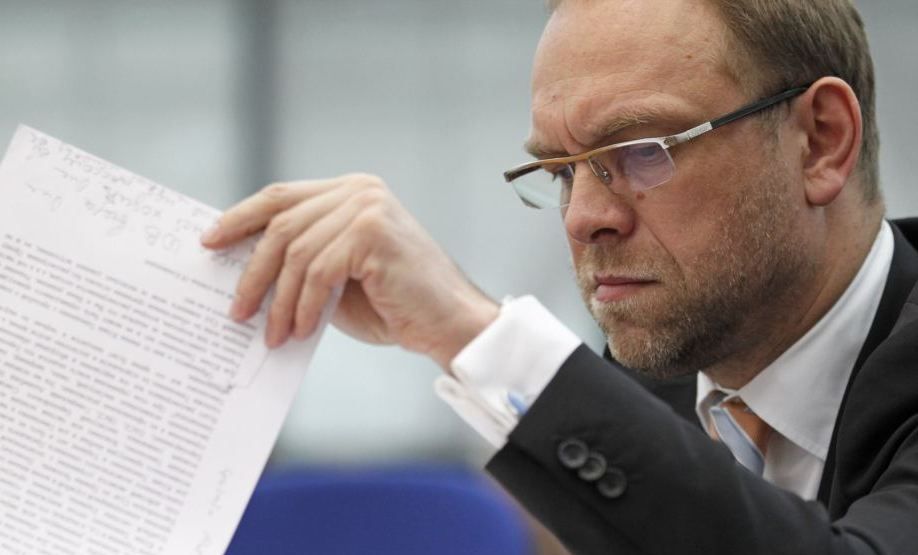 У Раді помітили першого нардепа з новим iPhone 7: фотофакт