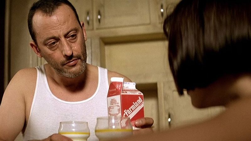 Кому шкідливо пити молоко