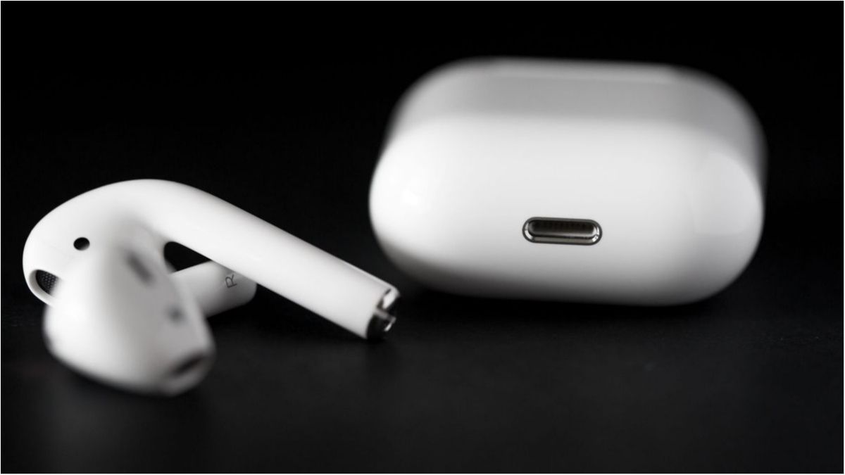 Скільки коштуватимуть AirPods в Україні