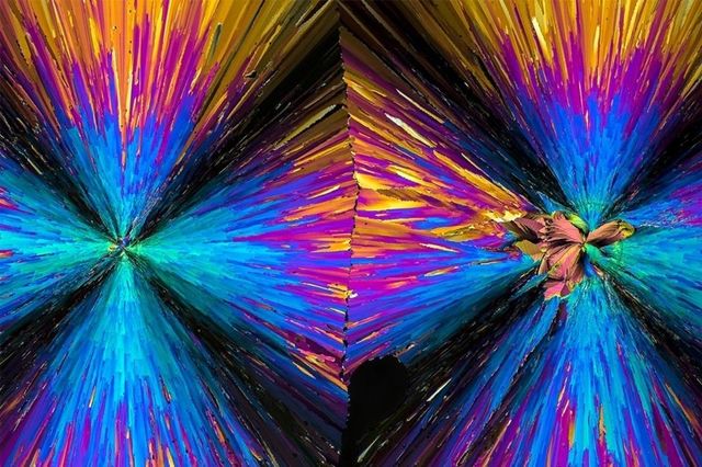 Фотограф показав парацетамол під мікроскопом - фото 130738