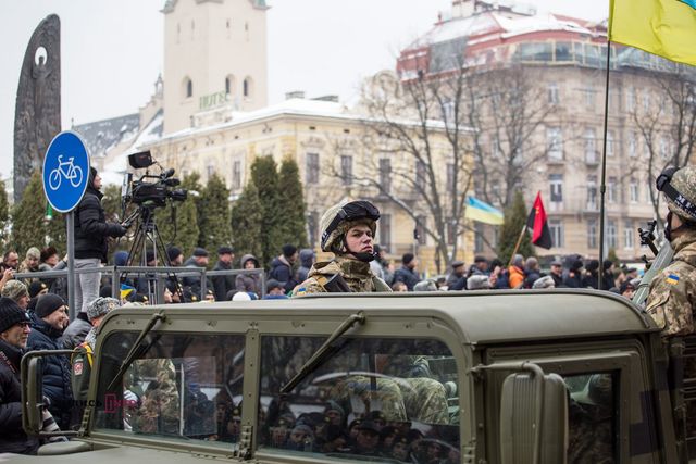 Як у Львів пройшов марш захисників України: фоторепортаж - фото 124343