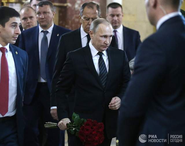 Путін прийшов на похорон вбитого посла: фоторепортаж - фото 128905