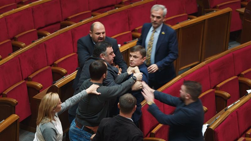 Останнє в році засідання Ради закінчилося бійкою