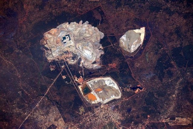 Астронавт показав найкращі фото року з космосу- фото 125259