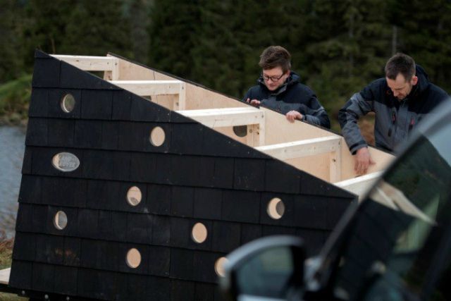 Land Rover збудував будиночок для Санта-Клауса
 - фото 125597