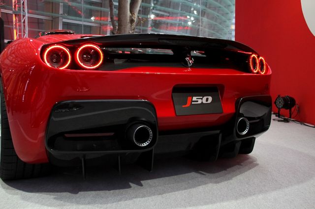 Ferrari випустила ексклюзивний суперкар - фото 127567