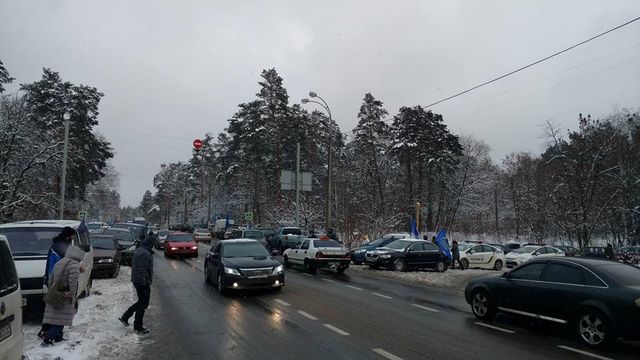 Автомайдан пікетує дім Авакова: з'явилися фото
 - фото 123801
