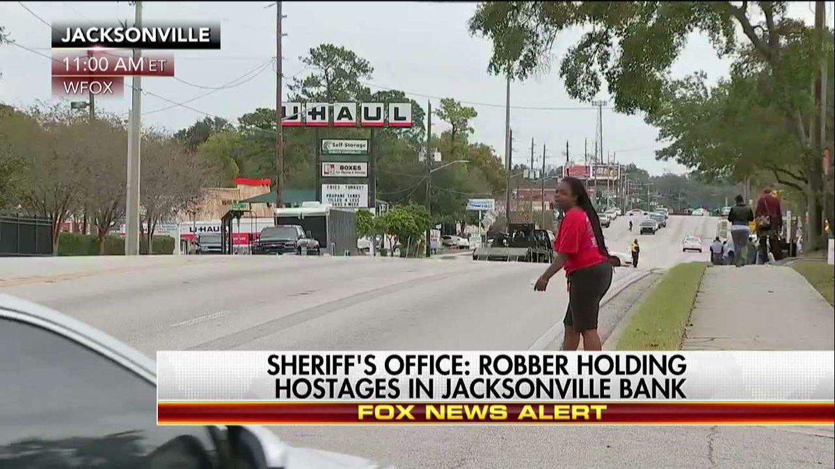У Флориді грабіжник захопив заручників у банку