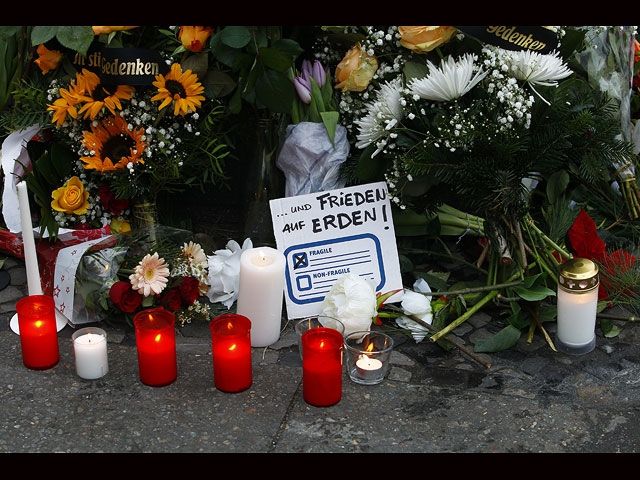 Як виглядає Берлін після різдвяного теракту: фоторепортаж - фото 128388