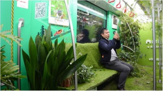 У Китаї запустили "тропічний" вагон метро