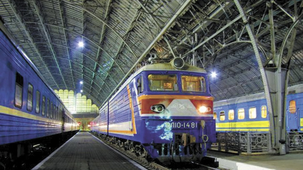 На вокзалі у Києві скасували "хвіст" і "голову" потягів - фото 1
