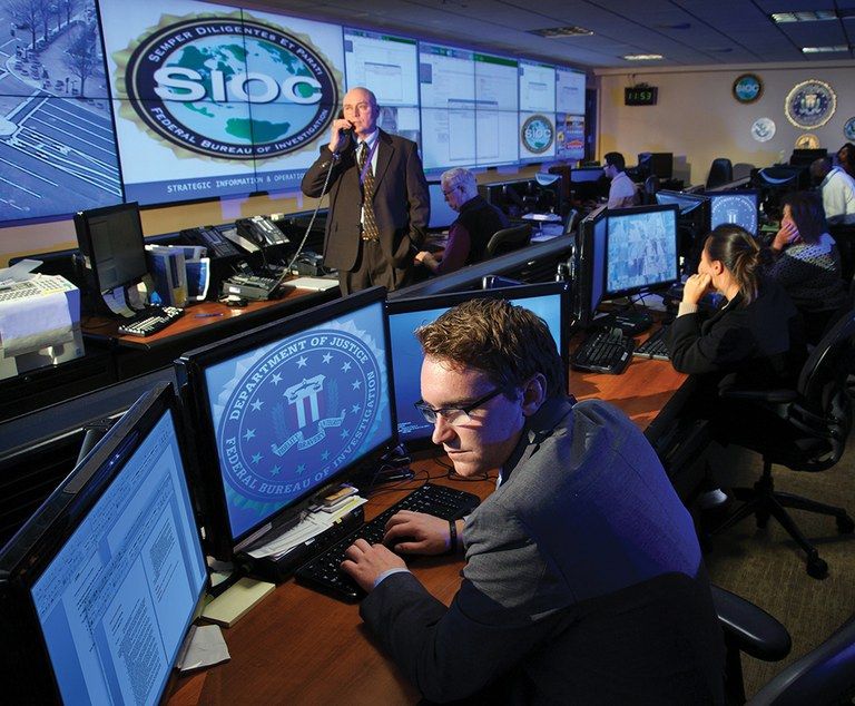 Різдвяну листівку ФБР висміяли користувачі соцмереж