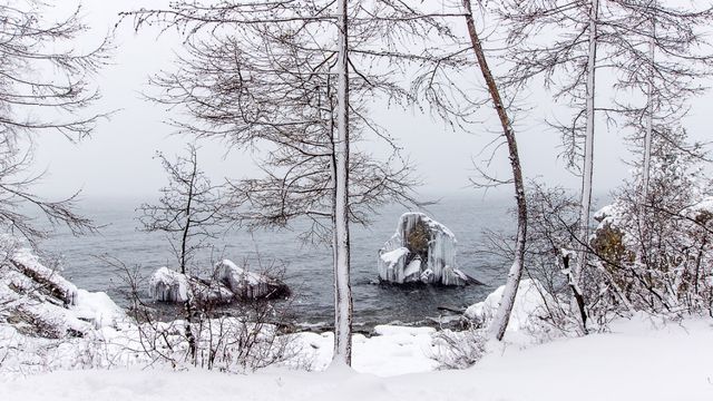 Як замерзає найглибше озеро у світі: дивовижні фото - фото 129731