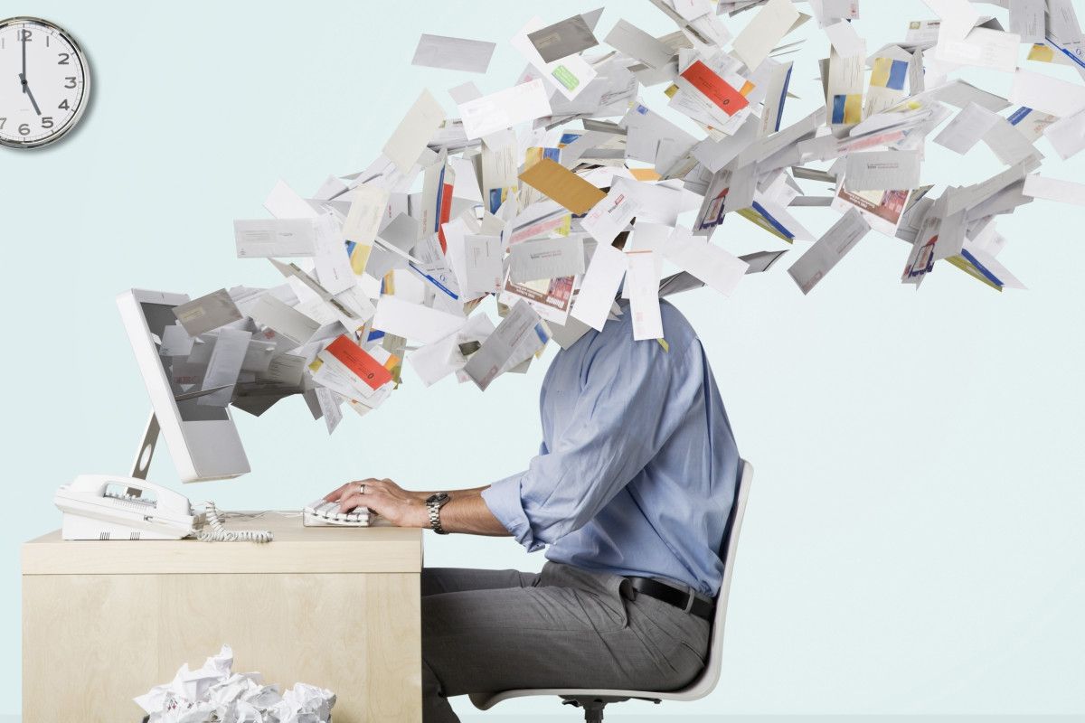 У Франції офіційно дозволять не відповідати на робочі листи у вихідні дні