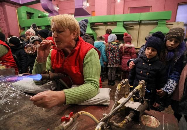 Як виготовляють українські новорічні іграшки: неймовірні фото - фото 127289