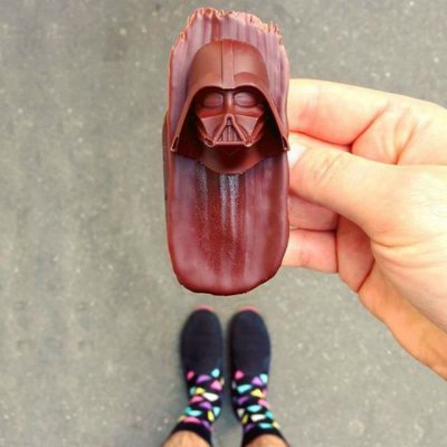 Французький кондитер випікає креативні барвисті десерти