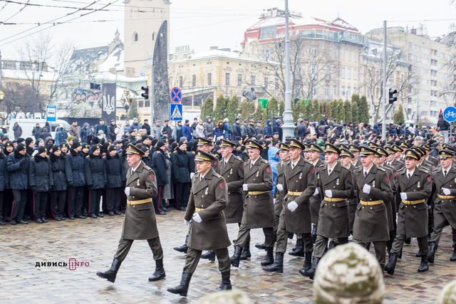 Як у Львів пройшов марш захисників України: фоторепортаж - фото 124348
