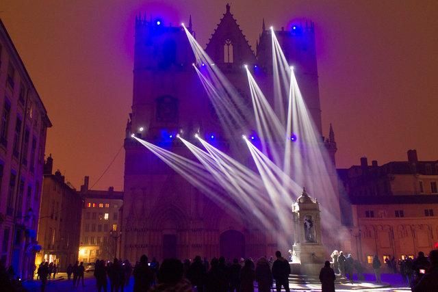 Стартував фестиваль "Свято світла" у Франції: вражаючі фото