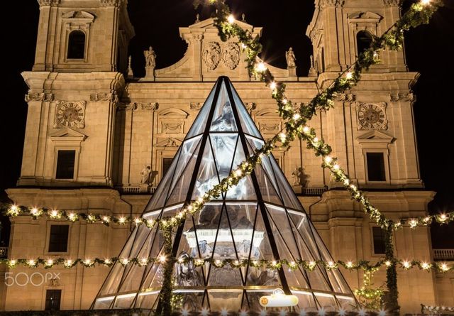 Як виглядає різдвяна казка у різних куточках світу: ефектні фото - фото 129501