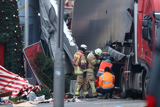 Німецький ярмарок після теракту: моторошне відео- фото 128243
