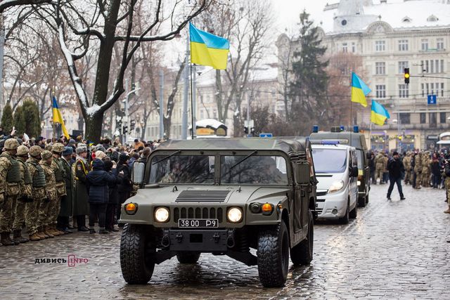 Як у Львів пройшов марш захисників України: фоторепортаж - фото 124339