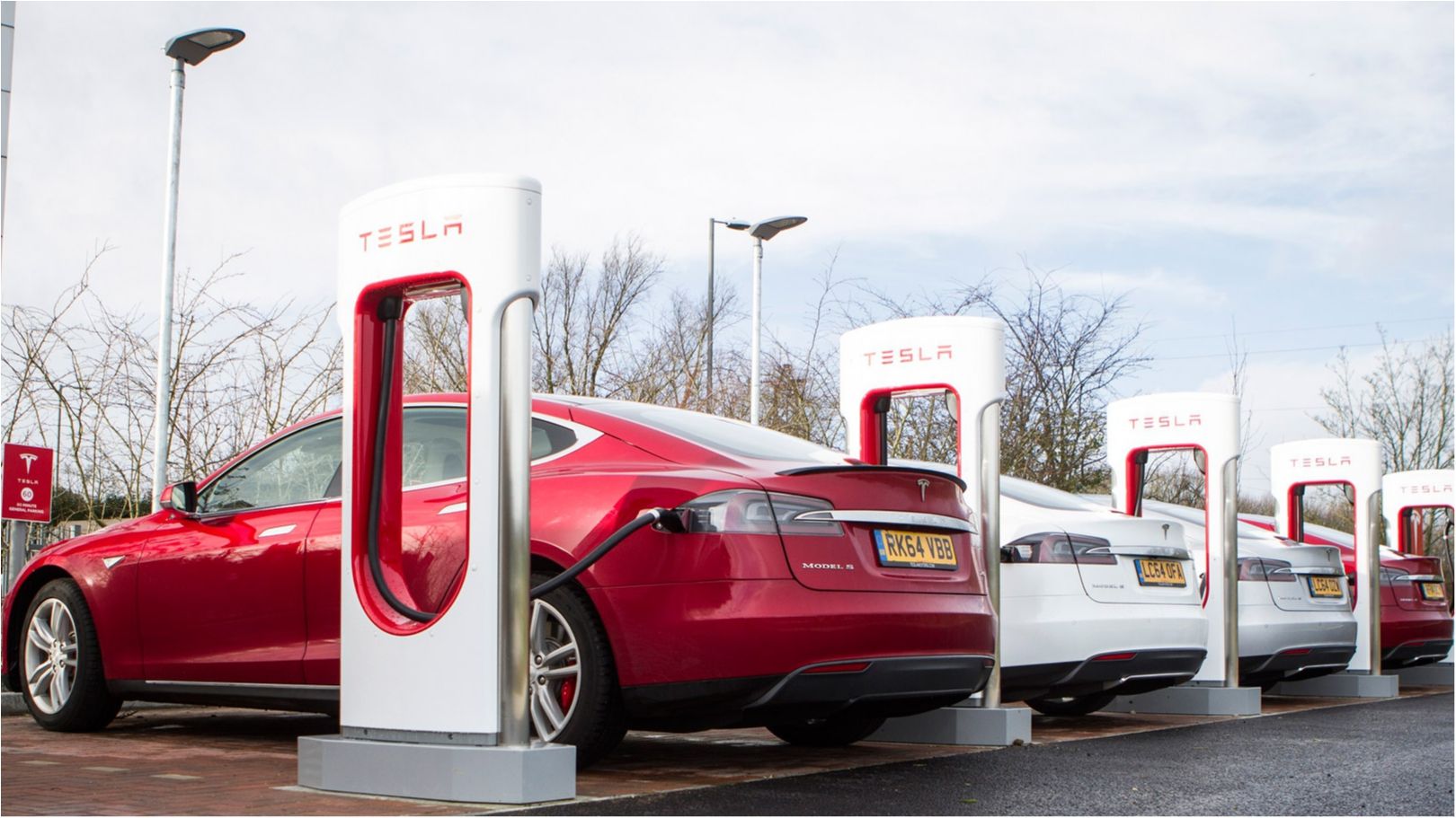 Електромобілі Tesla будуть заряджатися за 10 хвилин