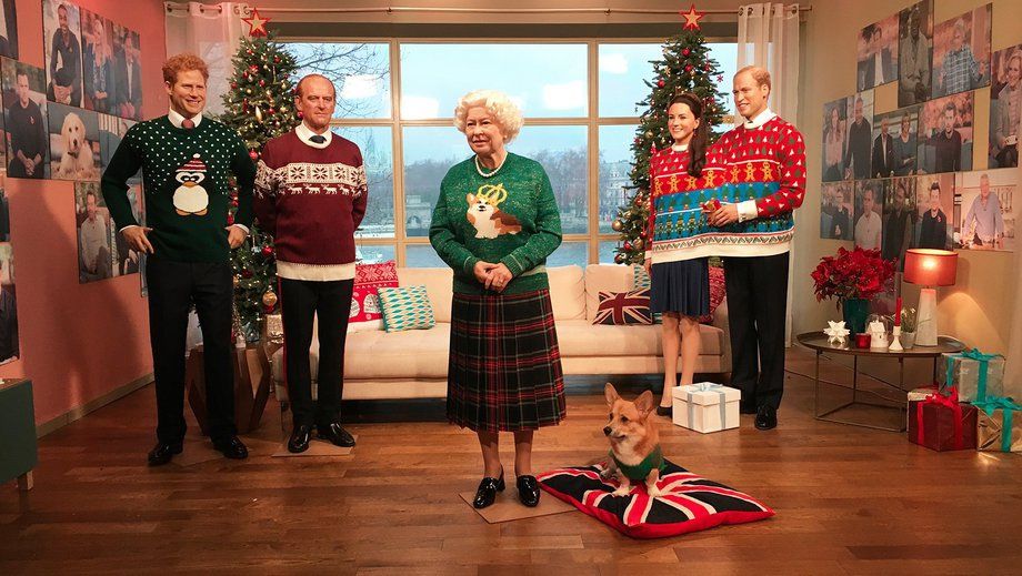 Королівську сім'ю Британії одягнули у кумедні светрики