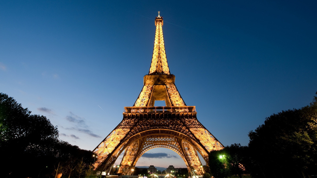 У Франції для туристів закрили Ейфелеву вежу - фото 1