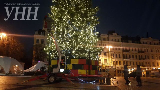 У Києві запалили головну ялинку країни - фото 126004