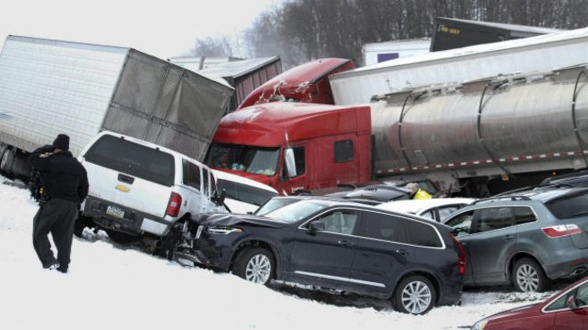 У США сталася аварія за участю більш ніж 50 машин: є загиблі - фото 1