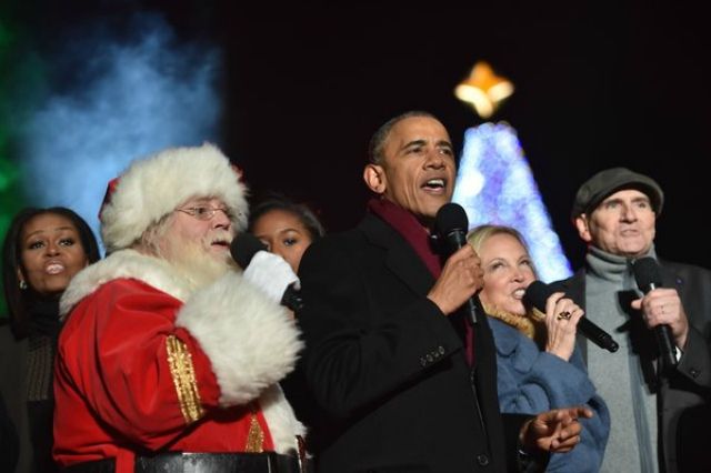 Обама заспівав Jingle bells на останній церемонії свого президентства

 - фото 123316