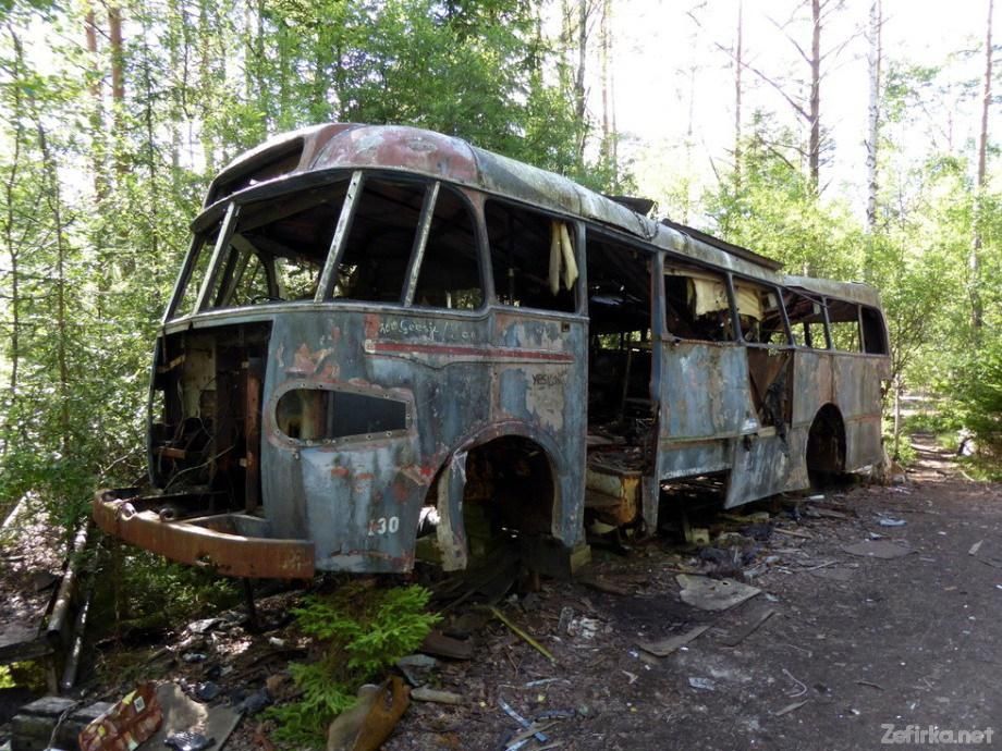 Унікальний цвинтар автомобілів у Швеції