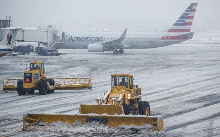 Крижаний дощ в США зупинив понад 7000 авіарейсів
