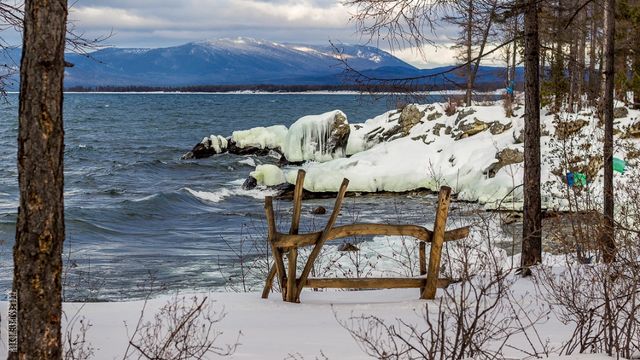 Як замерзає найглибше озеро у світі: дивовижні фото - фото 129745