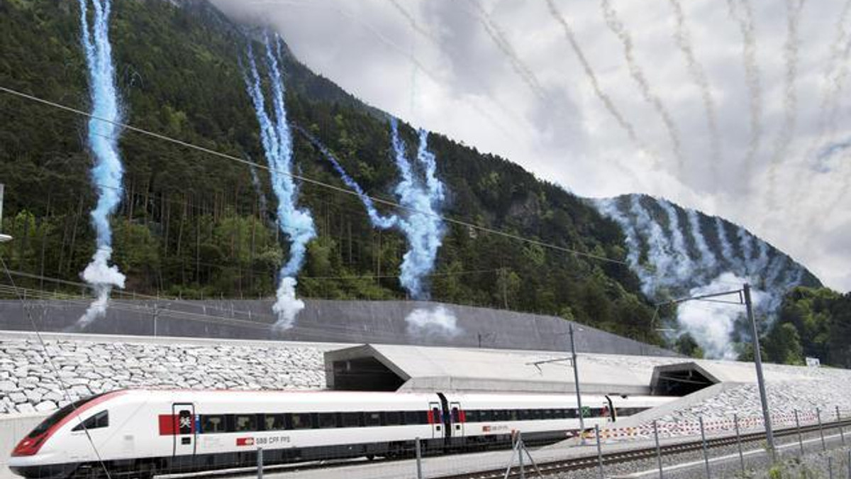У Швейцарії з'явився найдовший у світі тунель - фото 1