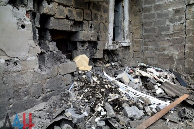 Донецьк потрапив під сильний обстріл: моторошні фото- фото 125033