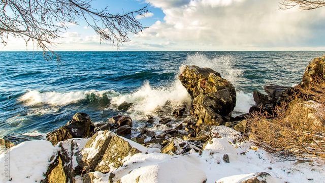 Як замерзає найглибше озеро у світі: дивовижні фото - фото 129727