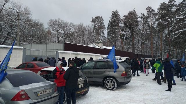 Автомайдан пікетує дім Авакова: з'явилися фото
 - фото 123804