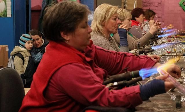 Як виготовляють українські новорічні іграшки: неймовірні фото - фото 127288