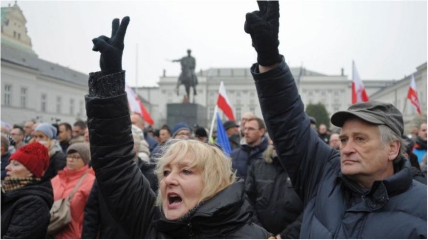 Протести у Варшаві: з усієї країни стягують поліцію