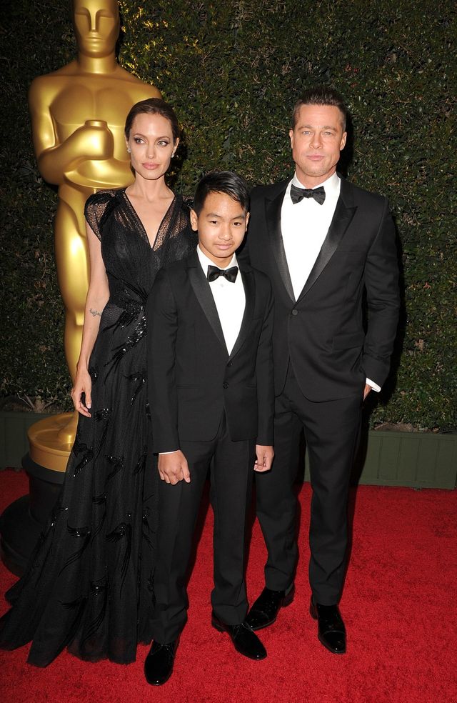 Анджеліна Джолі і Бред Пітт з сином Меддоксом - фото 123385