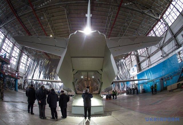 З’явилися ефектні фото нового українського літака Ан-132D - фото 128406