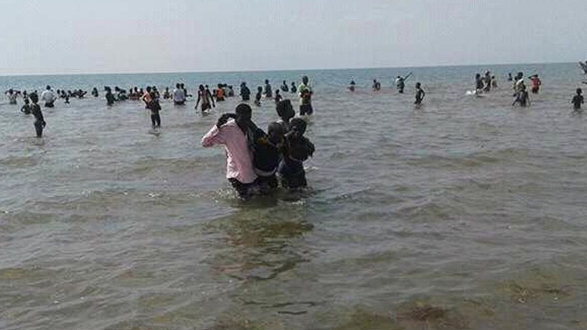 В Уганді перекинулося судно із футболістами - фото 1