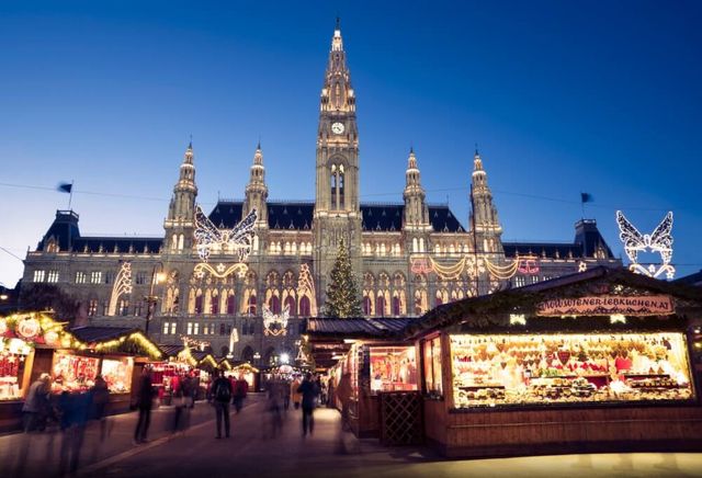 Як виглядає різдвяна казка у різних куточках світу: ефектні фото - фото 129504