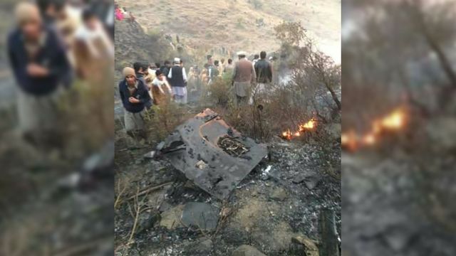 З'явилось фото з місця падіння літака у Пакистані - фото 124758