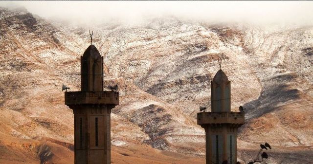 Сахару вперше за 37 років засипало снігом: ефектні фото
 - фото 128566