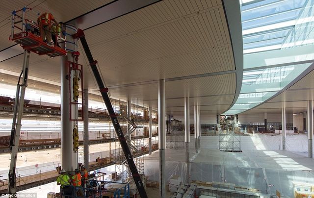 З'явилися фото космічного офісу Apple зсередини - фото 125417