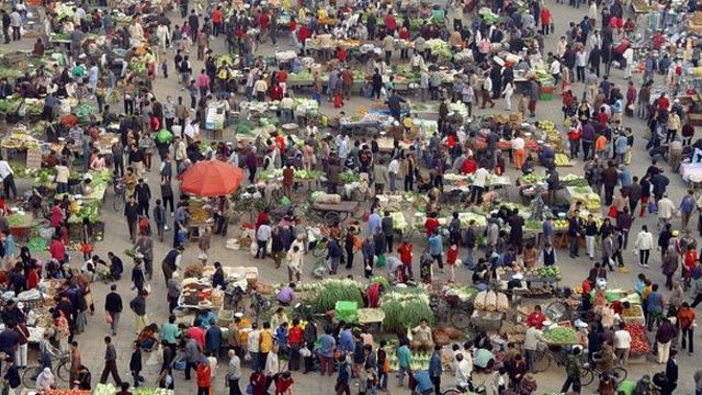 У Пекіні мікроавтобус врізався в натовп людей: є жертви