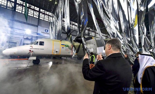 З’явилися ефектні фото нового українського літака Ан-132D - фото 128408